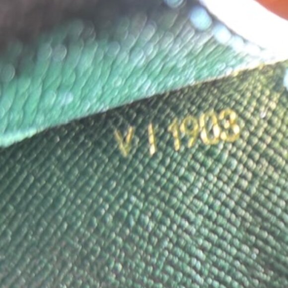 HALLOWEEN🎃DROP! Louis Vuitton Taiga Serviette Kourad Epicea Green Briefcase - Picture 9 of 16